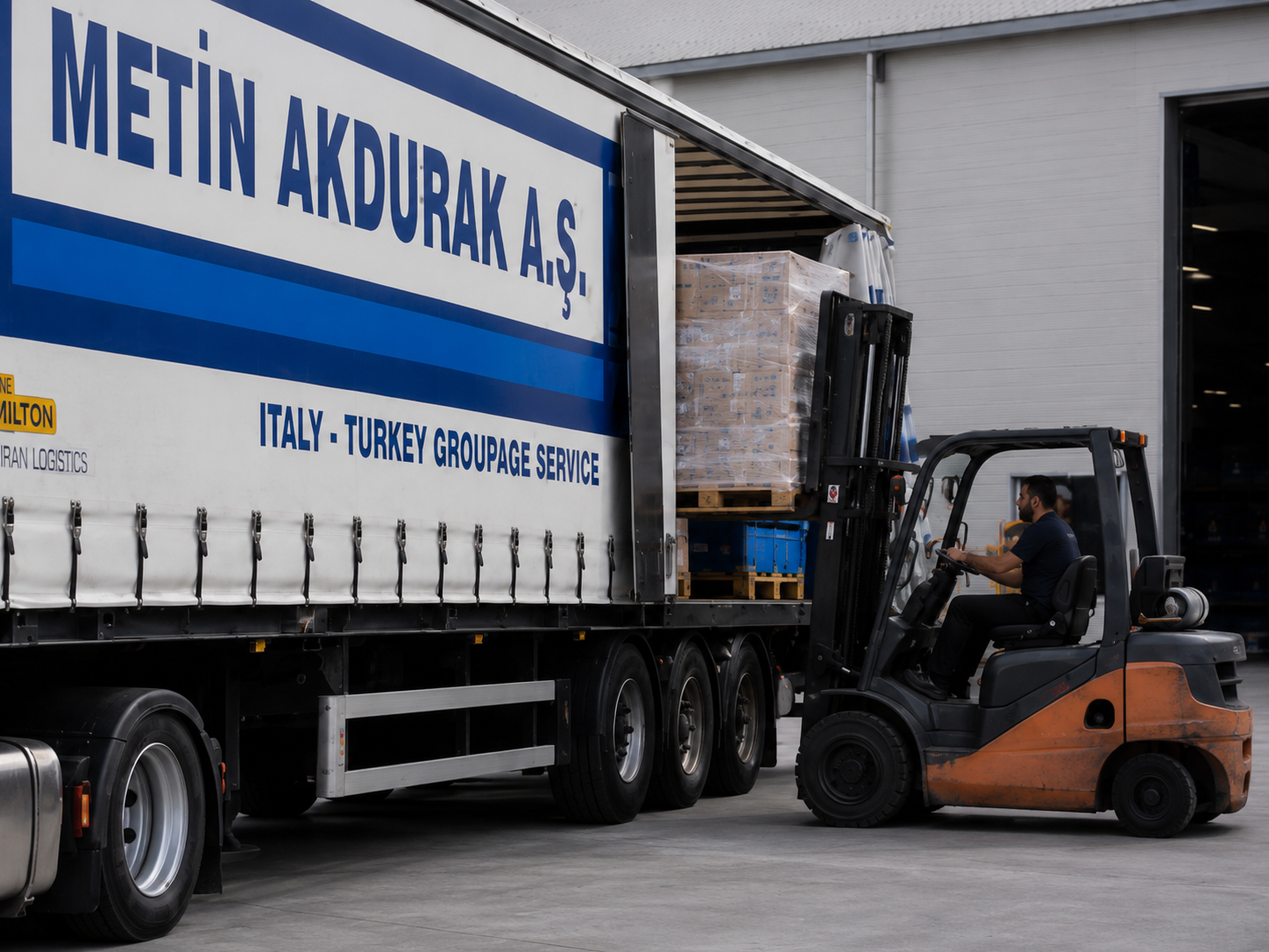 Forklift ile yük elleçleme